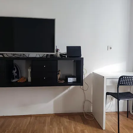 Quiet Center Oasis - In The Shade Of Walnut Apartament *