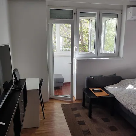 Quiet Center Oasis - In The Shade Of Walnut *