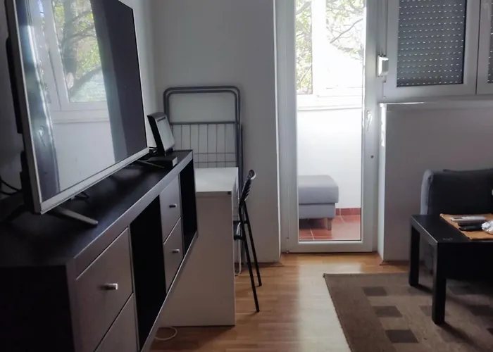 Quiet Center Oasis - In The Shade Of Walnut *