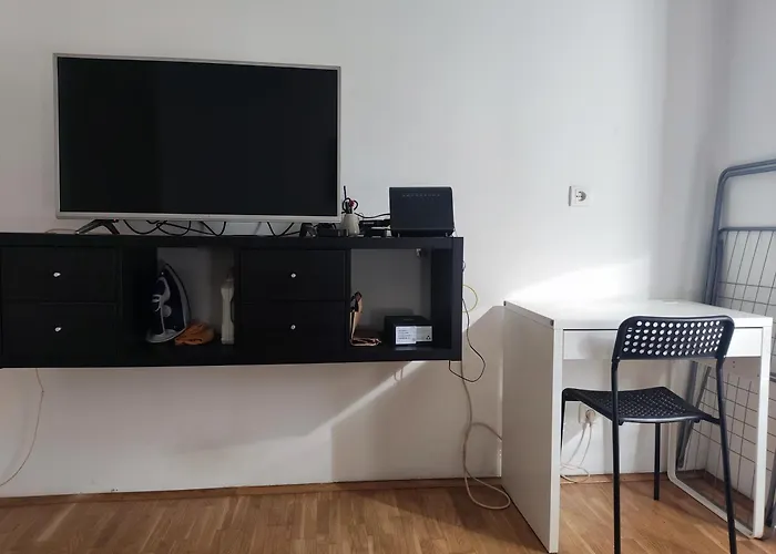 Quiet Center Oasis - In The Shade Of Walnut Lejlighed *